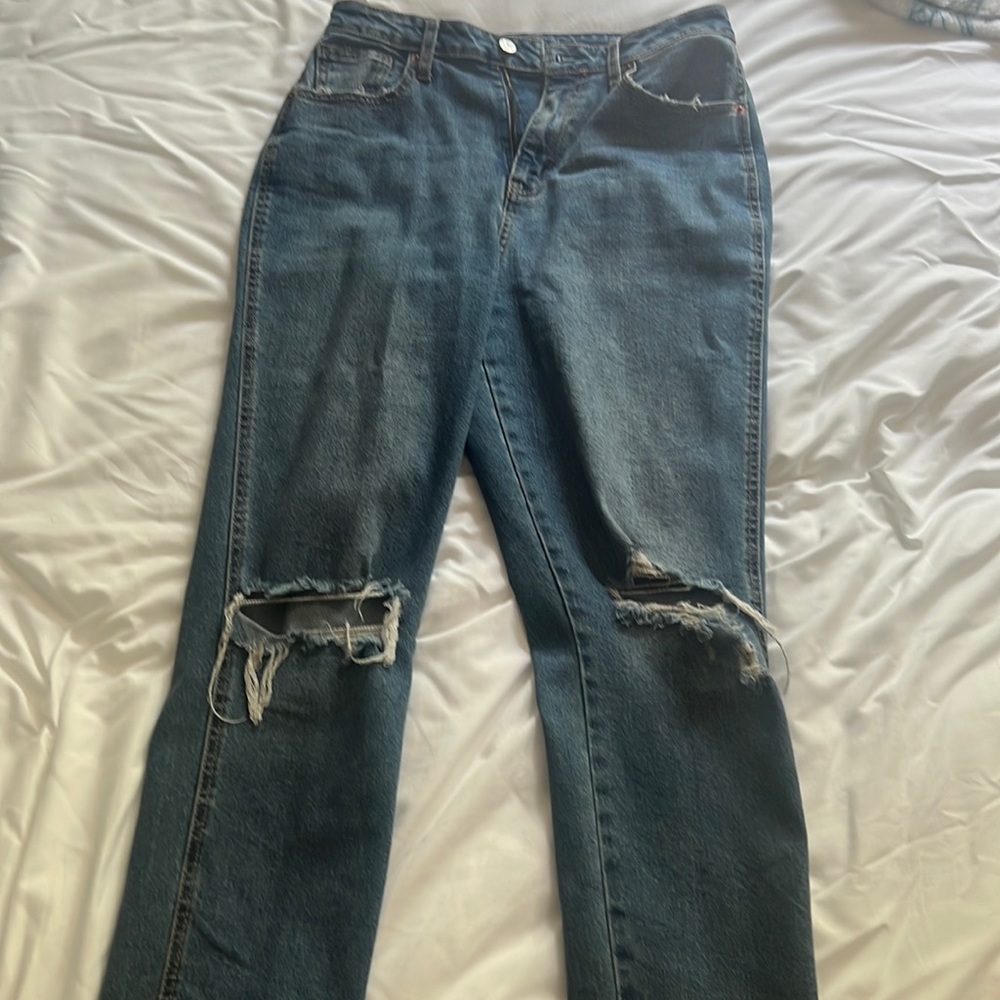 Arizona jean company size 9 ripped mom jeans